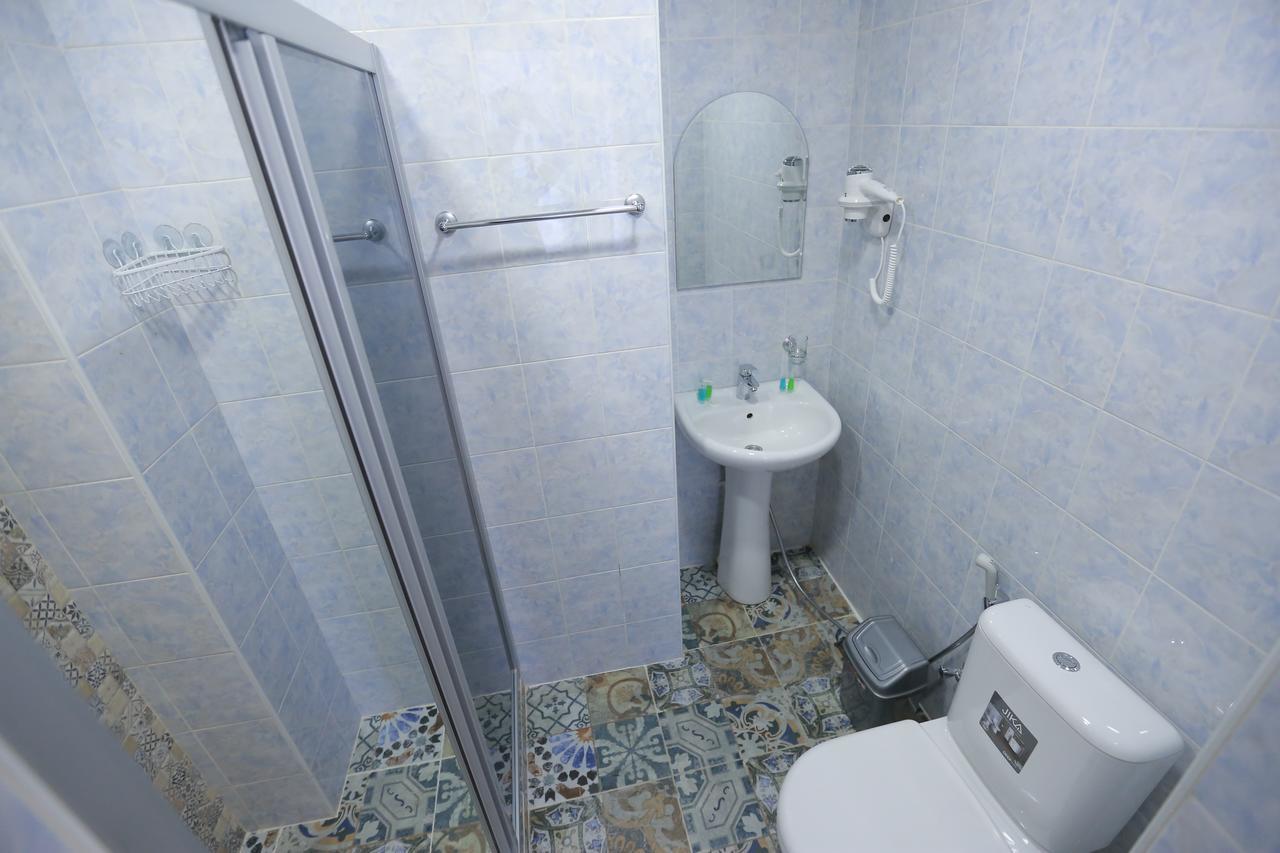 Midtown Hotel & Hostel Tbiliszi Kültér fotó