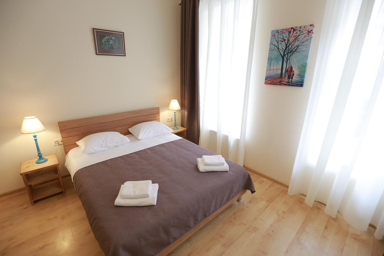 Midtown Hotel & Hostel Tbiliszi Kültér fotó