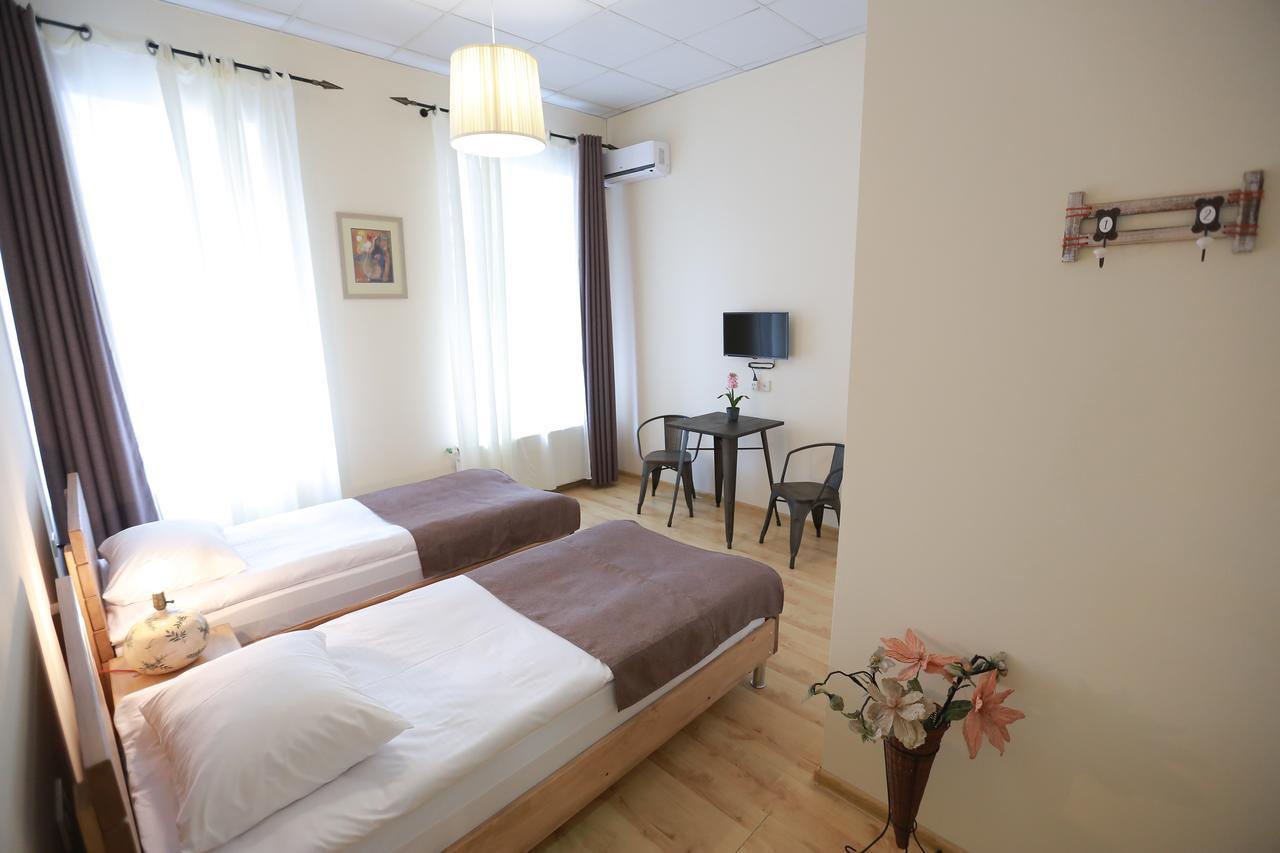 Midtown Hotel & Hostel Tbiliszi Kültér fotó